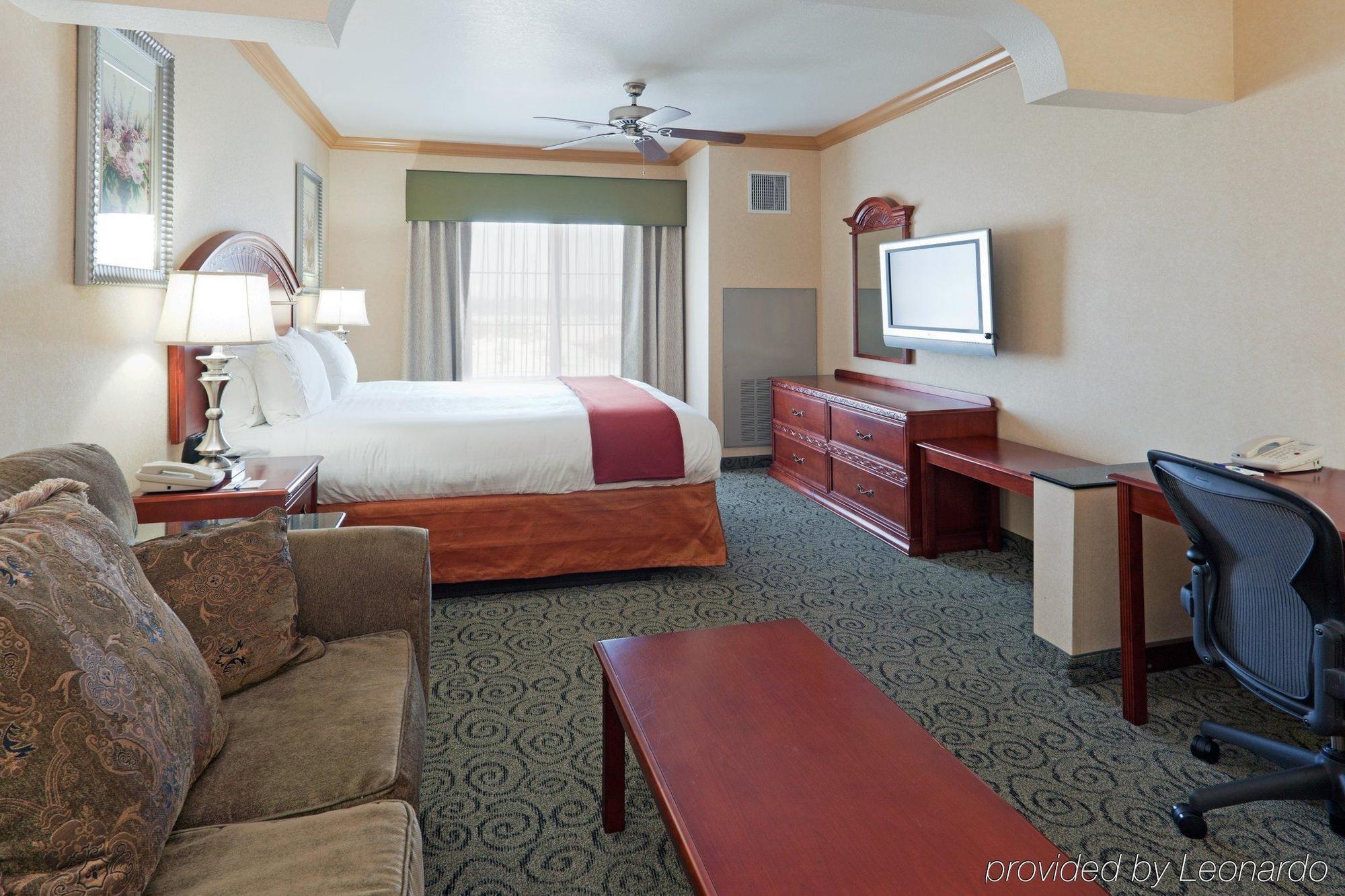 Holiday Inn Express & Suites Bakersfield Central Zimmer foto